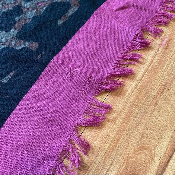 Coach New York Large Animal Print Wool Scarf Wrap Purple Fringe Size 52” X 52” - Picture 13 of 15